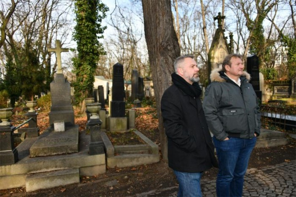 Praha zlevňuje pronájmy hrobových míst