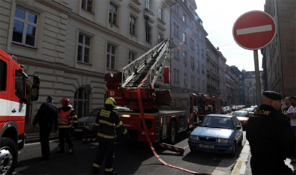 Požár bytu v Praze 5 likvidovaly dvě jednotky hasičů