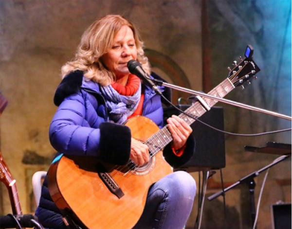 Koncert Lenky Filipové přinesl 140 000 korun na boj proti násilí na ženách