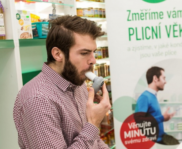 Lékárníci v Praze a Středočeském kraji vyšetří lidem plíce 