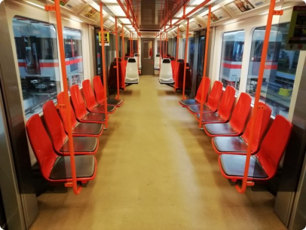 Dopravní podnik a Siemens  testují v pražském metru nový typ sedaček
