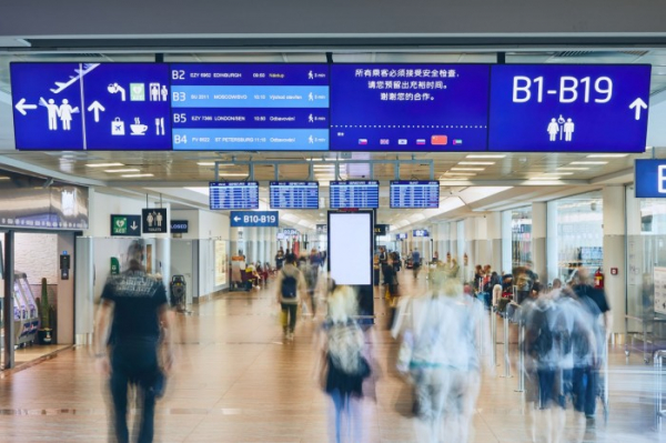 Letiště Praha zavádí digitální navigaci. Cestující informuje celkem v šesti jazycích