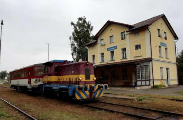 Filmové svědectví o české železnici. Otázky, na které se politikům nechce odpovídat