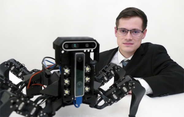 Autonomní robot záchranář Jana Bayera zvítězil v prestižní soutěži IT SPY