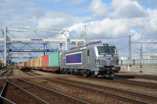 Deset lokomotiv Siemens Vectron pro společnost METRANS bylo finálně předáno