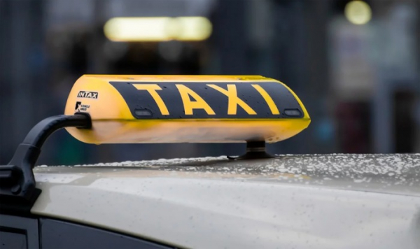 Falešný taxikář sexuálně obtěžoval opilé zákaznice 