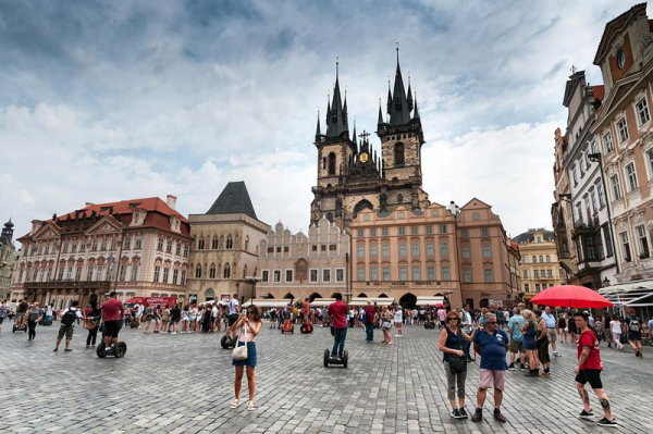 Největší propad zaměstnanosti i spotřeby v sektoru cestovního ruchu pocítí Praha