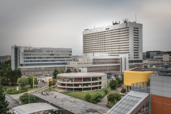 Stát poskytne 6,6 miliard na oddlužení státních nemocnic v Praze a Brně