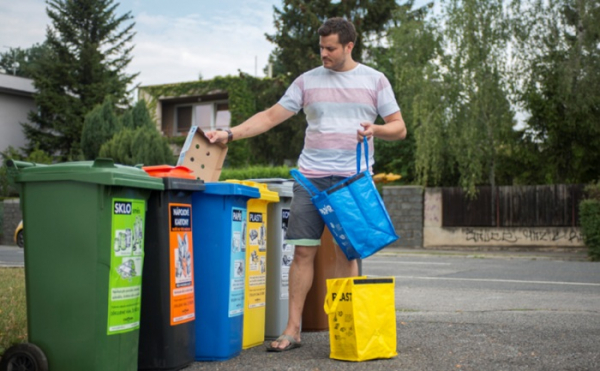 Češi stále na špičce v třídění odpadů v EU. Každý z nás vytřídil v roce 2019 do barevných popelnic přes 51 kilogramů odpadu