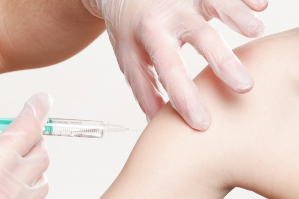 Proti žloutence se nechává očkovat čím dál více lidí. Příspěvku na očkování loni využilo i 7900 klientů Zdravotní pojišťovny ministerstva vnitra 