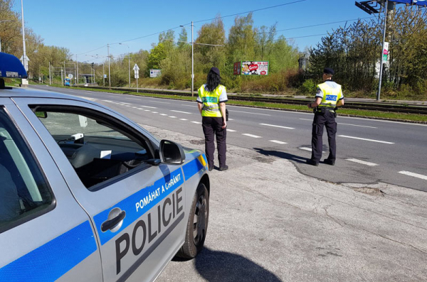 Pražští policisté zastavili padesátiletého řidiče pod vlivem drog, který navíc vezl dealera