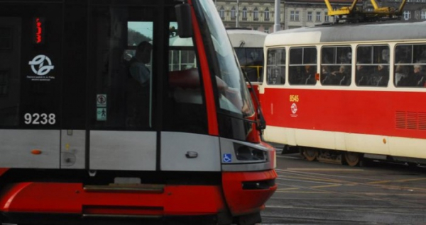 Náměstek pro dopravu Adam Scheinherr chce vylepšit podmínky pro tramvajový provoz na Smetanově nábřeží a Malé Straně