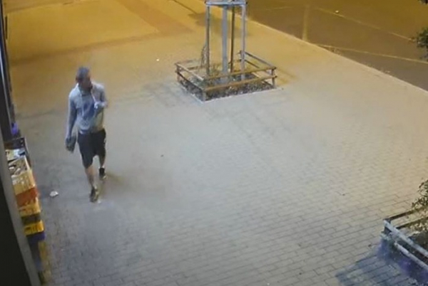 Neznámý zloděj  se na pražském Střížkově vloupal do prodejny, kde odcizil z kasy peníze