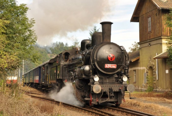 Historický vlak a parník mezi Prahou a Davlí připomene v neděli dvě významná jubilea