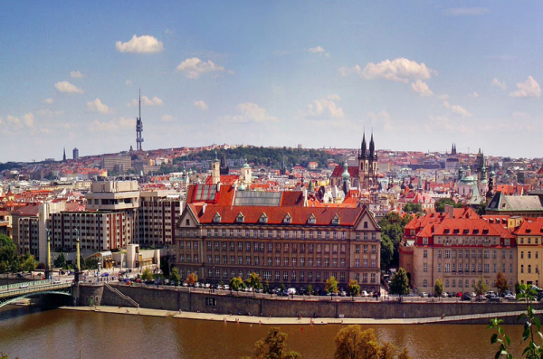 Praha nakoupí bytové domy a ubytovny k bydlení pro 500 lidí