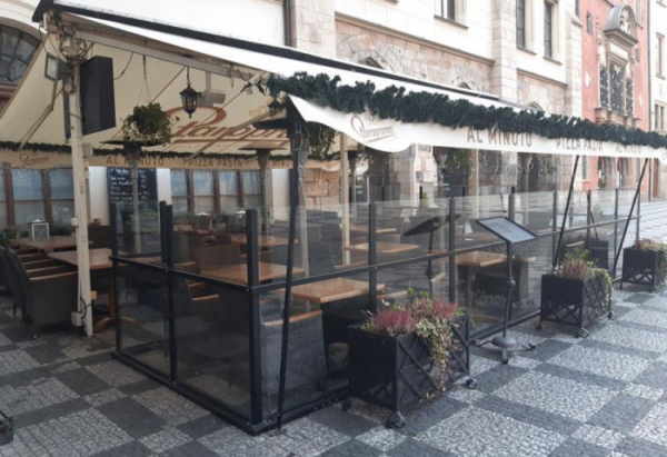 Praha prodloužila podnikatelům možnost mít restaurační předzahrádky zdarma