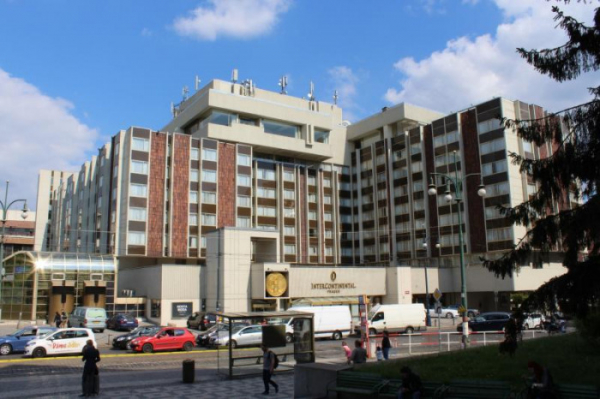 Rekonstrukce pražského hotelu InterContinental odhalila 35 tun azbestu. Lidem v okolí ale žádné nebezpečí nehrozí