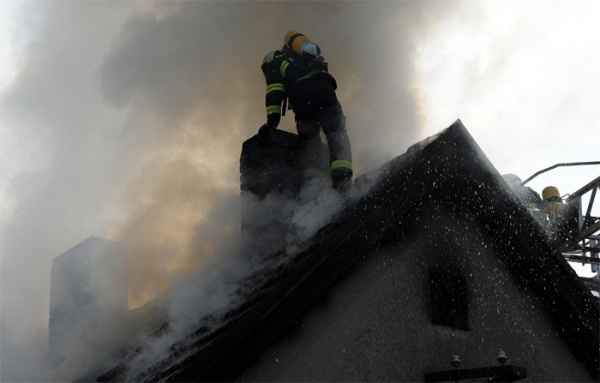 Požár střechy rodinného domu