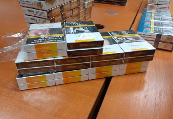 Pražští celníci objevili v kontrolované dodávce přes 10 000 kusů nekolkovaných cigaret 