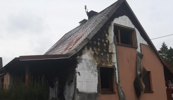 Škodu dva a půl milionu korun způsobil požár rodinného domu v Kamenném Újezdci