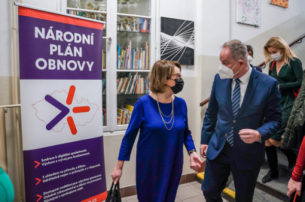 Ministr školství Petr Gazdík pozval zástupce Evropské komise do školních lavic