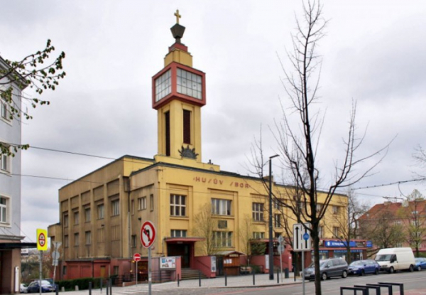 Prvorepublikový skvost Husův sbor ve Vršovicích se stal kulturní památkou
