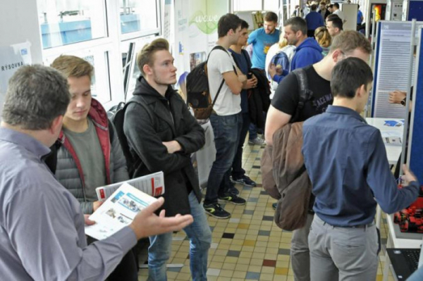 Kariérní dny Fakulty elektrotechnické a Fakulty strojní ČVUT představí studentům v Dejvicích 80 firem