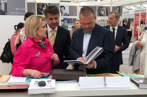Za účasti ministra Baxy byl na pražském Výstavišti zahájen festival Svět knihy