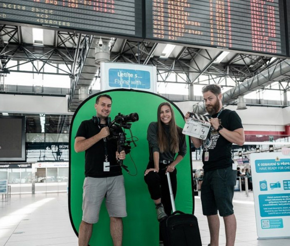 Jak chytře cestovat? Letiště Praha připravilo seriál s bloggerkou a influencerkou Eliškou Hudcovou