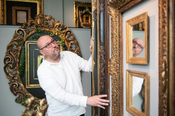 Umění rámu: Výstava v Arthouse Hejtmánek v Praze představí krásu obrazových a zrcadlových rámů