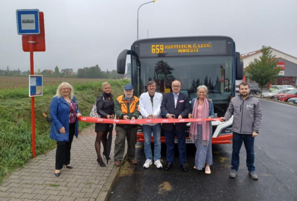 V Kostelci nad Černými lesy byla obnovena autobusová zastávka Pražské integrované dopravy