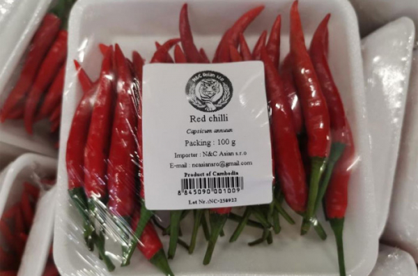 Potravinářské inspekce zajistila zásilku chilli papriček s koktejlem osmi pesticidních látek