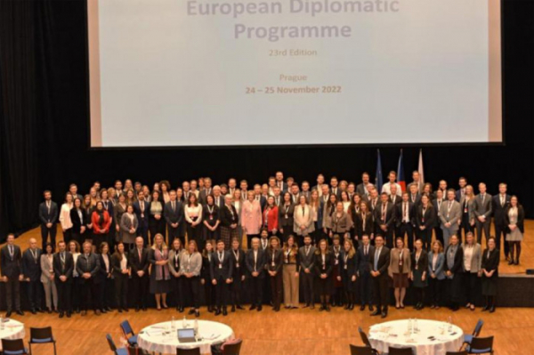 Mladí diplomaté z celé EU absolvovali vzdělávací program v Praze