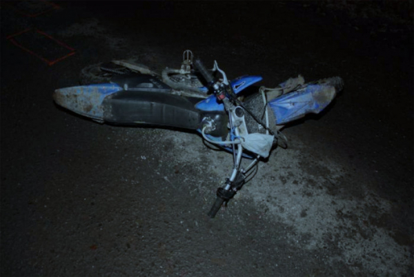 Dopravní nehoda malého motocyklu mezi obcemi Stříbrná Lhota a Kytín si vyžádala jeden lidský život
