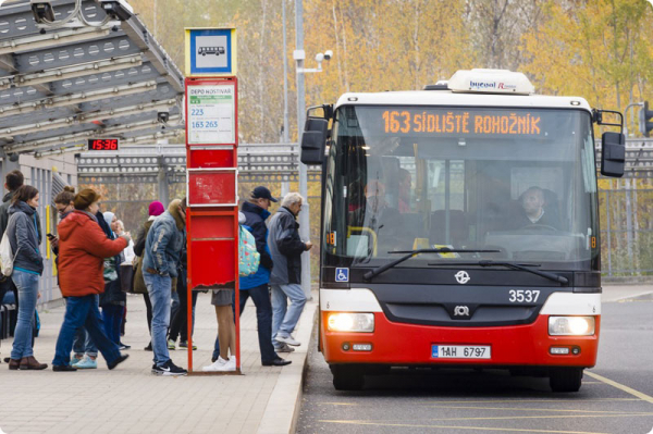 Dopravní podnik hl. m. Prahy objednal pro rok 2024 79 nových autobusů Iveco a SOR