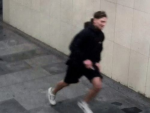 Policie pátrá po muži, který v pražském metru střílel ze vzduchové pistole