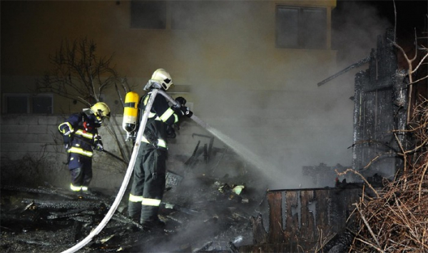 Požár zahradní chaty v Praze 5 