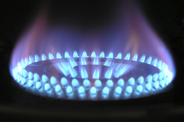 PRE: Od září zlevníme cenu za dodávku elektřiny pro domácnosti o 20 % a plynu o 30 %