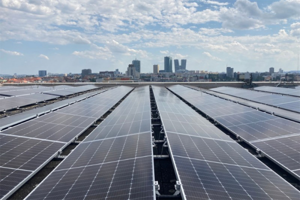 Největší fotovoltaická elektrárna v Praze zahájila provoz, Kongresovému centru pokryje 10 % roční spotřeby elektřiny