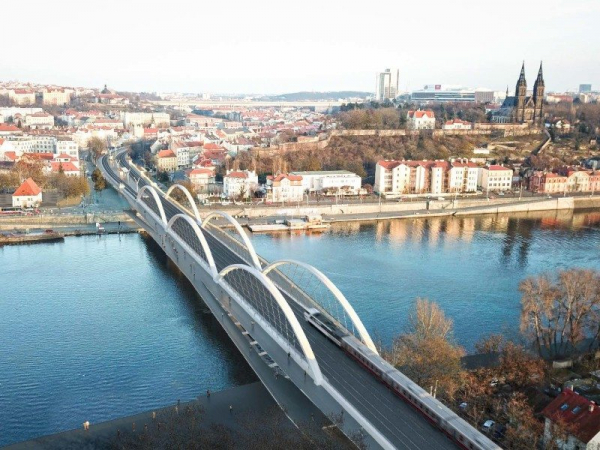 Správa železnic: Nový most na Výtoni bude až o 1,1 miliardy korun levnější