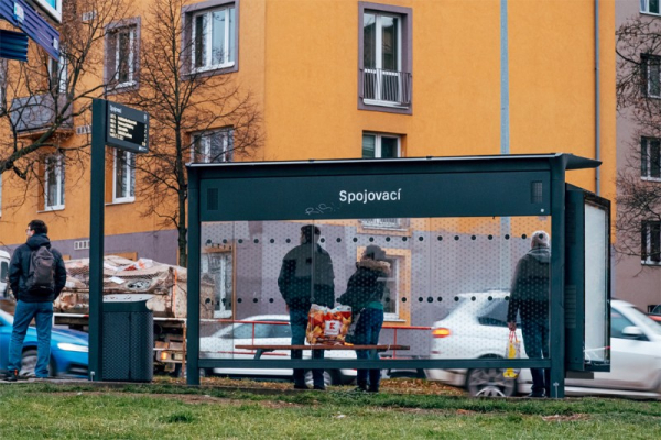 Aktuální odjezdy spojů ukazuje 15 významných autobusových zastávek v Praze. Přibude až 150 dalších