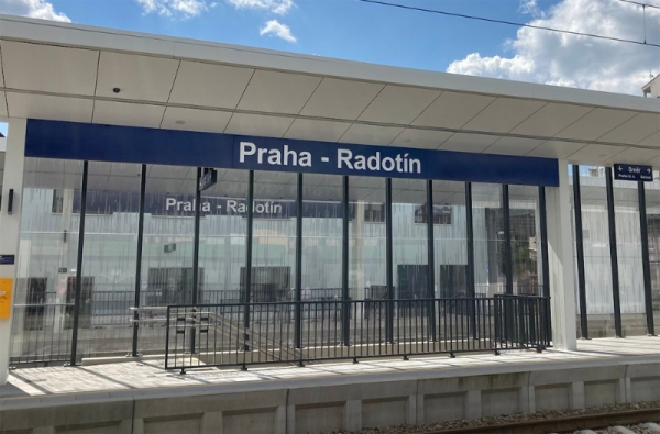 V Radotíně začíná sloužit veřejnosti nová nádražní budova